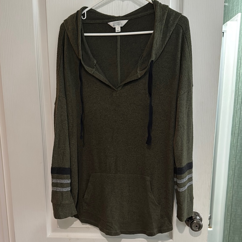 1X Market & Spruce Olive Green Hooded Sweatshirt with Striped Sleeves and pocket